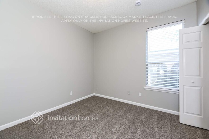 Building Photo - 13743 Devan Lee Dr E