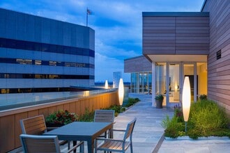 Building Photo - Element 28