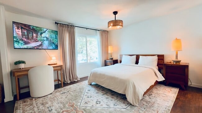 Building Photo - 177 N Singingwood St