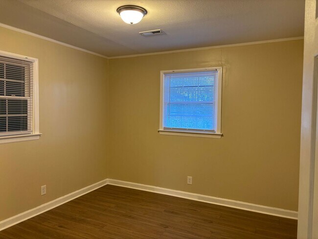 Building Photo - 3 BED, 1 BATH BRICK HOME LOCATED IN ASHEBORO