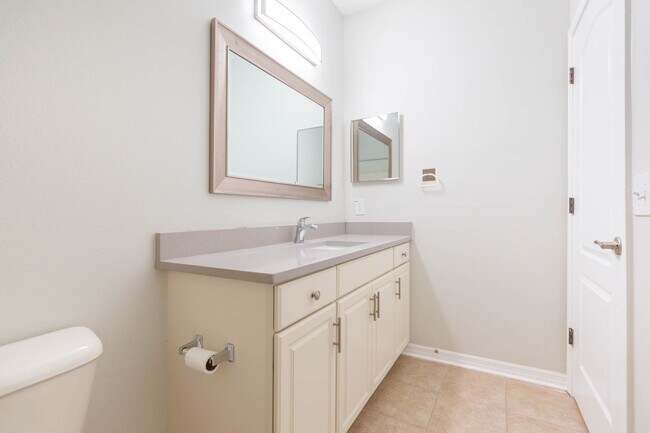 Building Photo - 5808 Fishhawk Ridge Dr