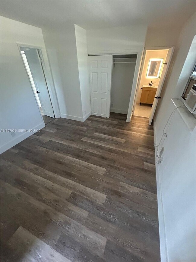 Building Photo - 1035 N Andrews Ave