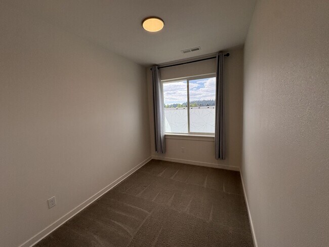 Building Photo - 6157 Blue River Dr SE