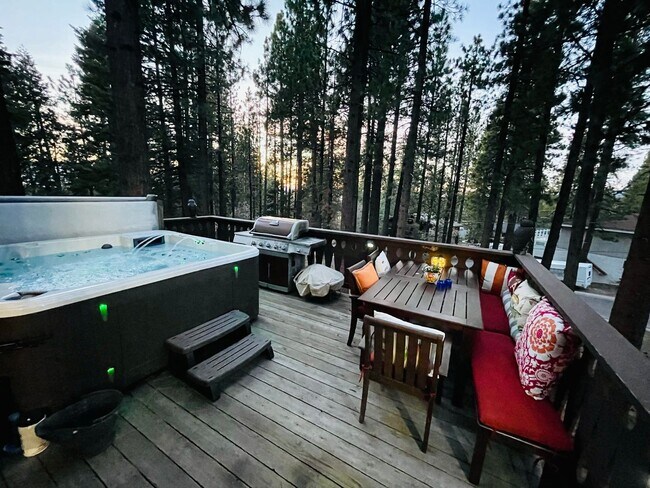 Building Photo - Beautiful Tri-Level Tahoe Tyrol 4 Bedroom ...