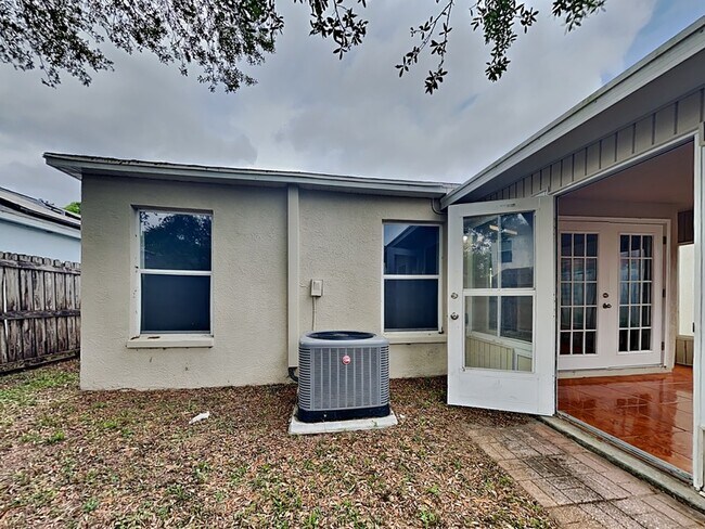 Building Photo - 430 Maple Pointe Dr