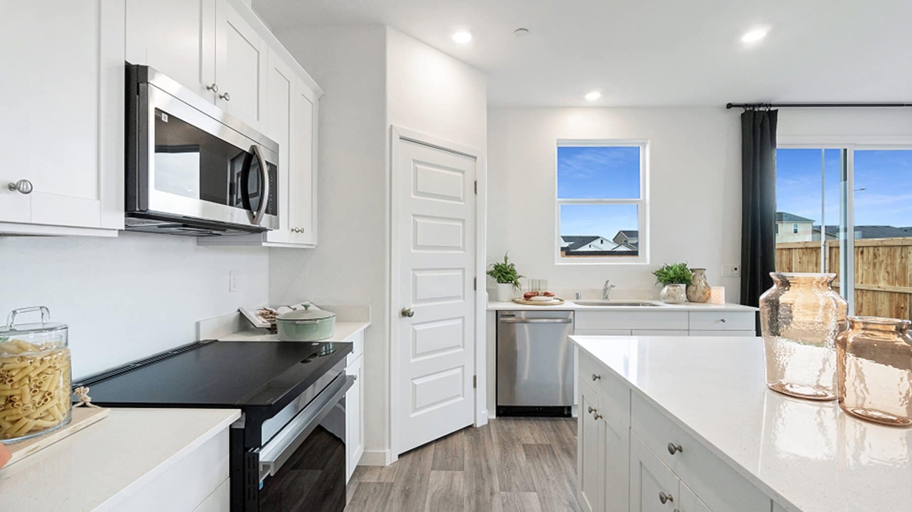 Kitchen access - 8716 Hamblen Ct