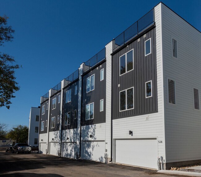 Building Photo - Nashville 3 Bedroom