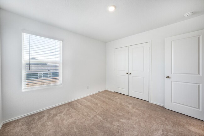Building Photo - 1131 Largemouth Ln