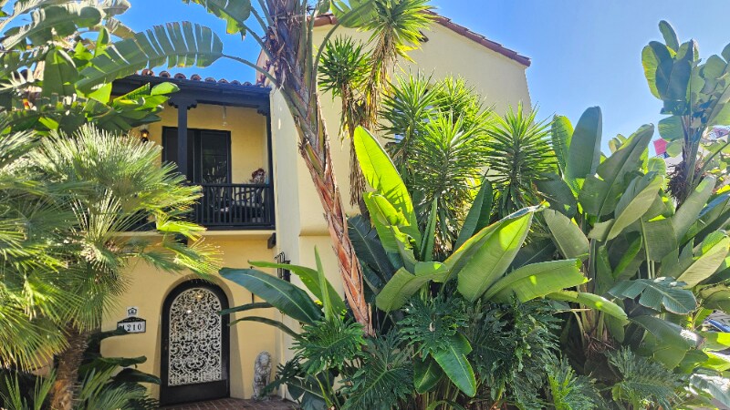 Building Photo - 1210 N Orange Grove Ave