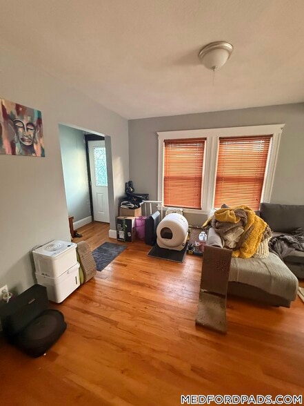 Building Photo - 2 Goldsmith Ave