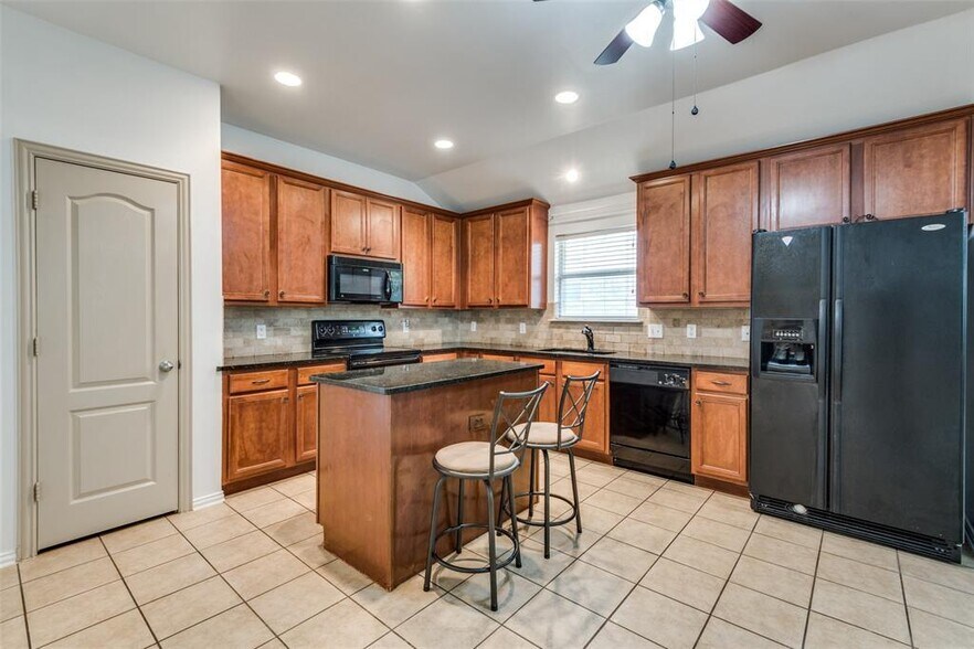 Building Photo - 13253 Poppy Hill Ln