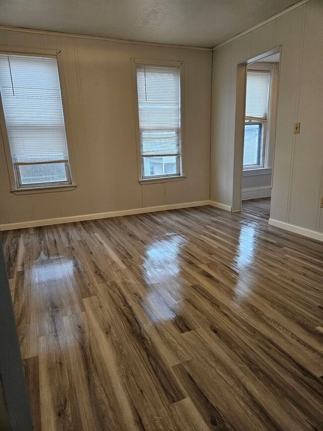 Building Photo - 310 W 18th St