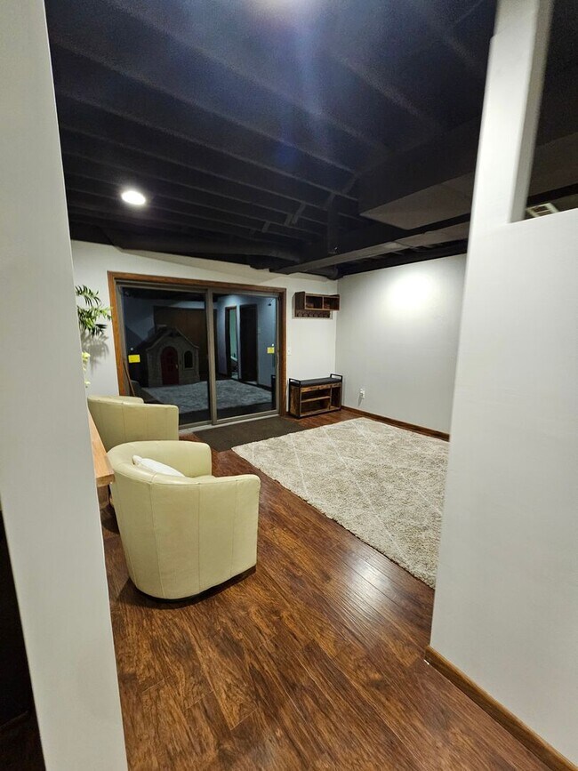 Building Photo - Remarkable 5 Bedroom Home For Rent in Mentor