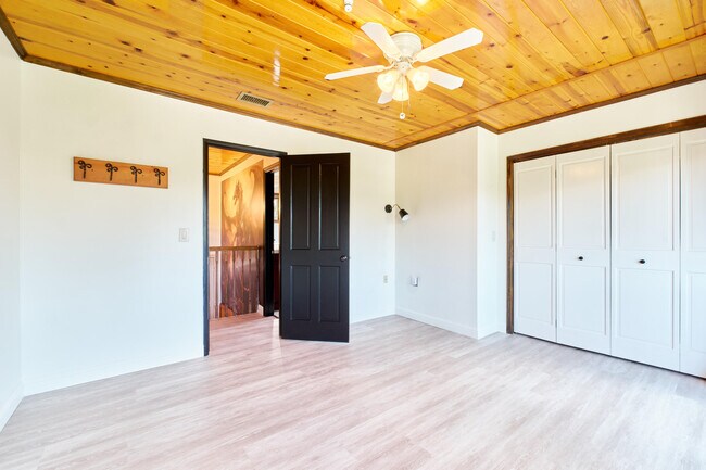 Building Photo - 509 Wallace Ln
