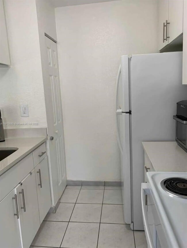 Building Photo - 8000 SW 149th Ave