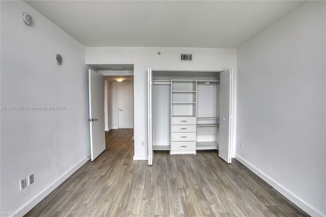 Building Photo - 1 br, 1 bath Condo - 4250 Biscayne Blvd 2783