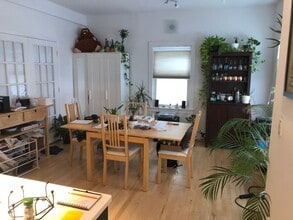 Building Photo - Spacious 1BR + Convertible Large Den/Study...