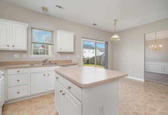 Building Photo - 1231 Joannas Ct