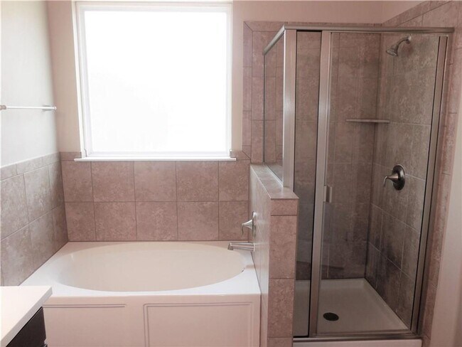 Building Photo - Wonderful 3-Bedroom Home For Rent In Round...