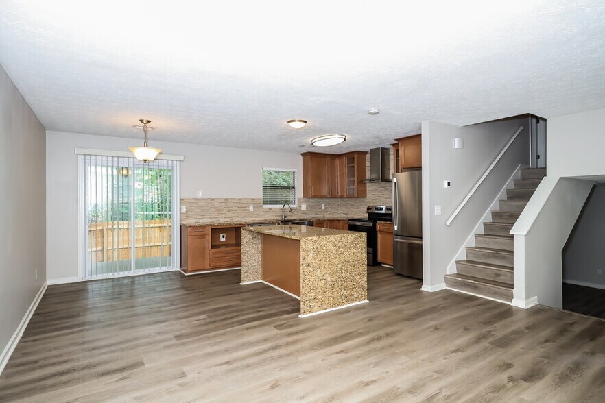 Building Photo - 4578 Old Lake Dr