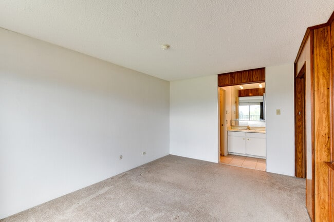 Master bath from bedroom - 2899 S Locust St