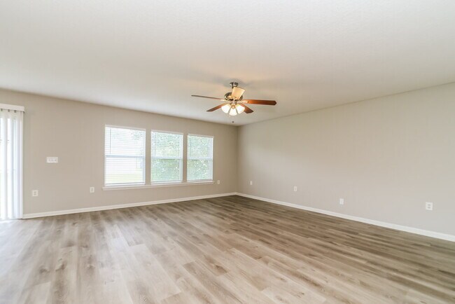 Building Photo - 2273 Brian Lakes Dr E