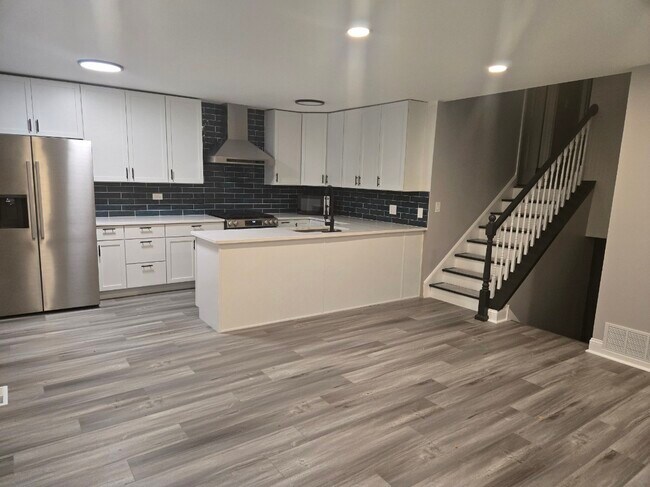 Building Photo - 456 W Inverrary Ln