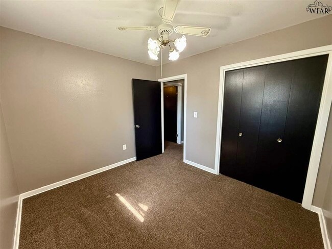 Building Photo - 1210 Clover Dr