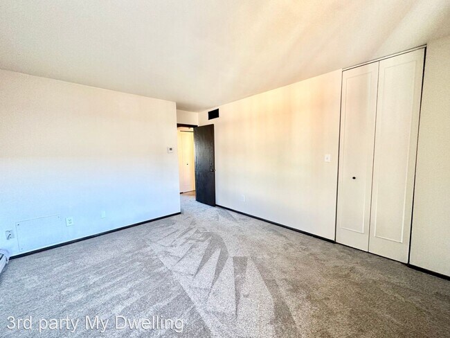 Building Photo - 2 br, 1.5 bath House - 11958 W Mill Rd. #16