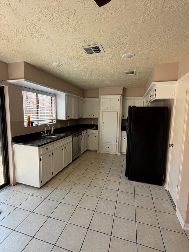 Building Photo - 3010 Bee Cave Dr