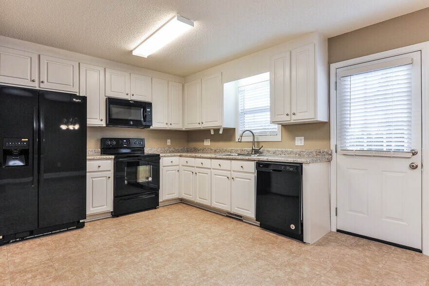 Building Photo - 101 Mayfair Ct