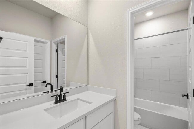 Building Photo - 5900 Whisper Creek Dr