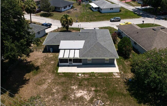 Building Photo - 3 Oak Ridge Rd