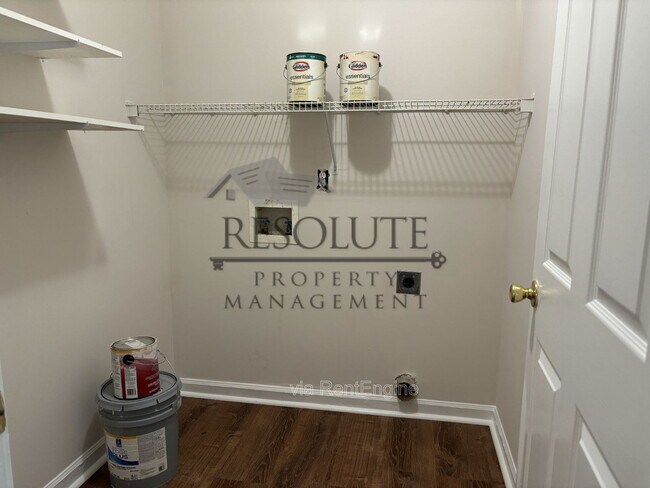 Building Photo - 928 Amersham Ln