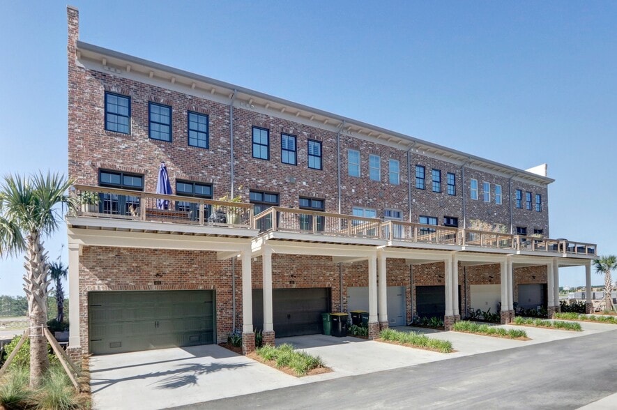 Building Photo - 421 Port St