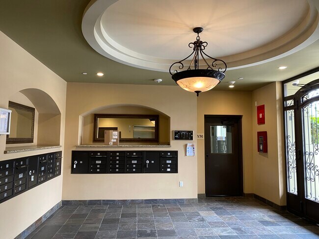 lobby - 4824 Tujunga Ave