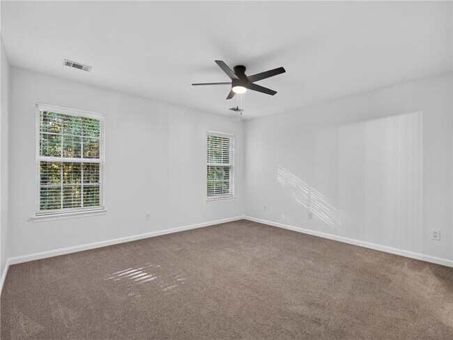 Building Photo - 2820 Mayfair Dr