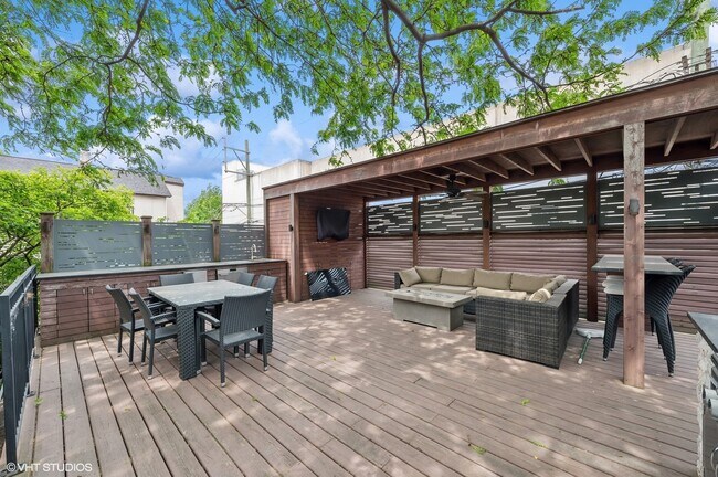 Building Photo - 636 W Schubert Ave