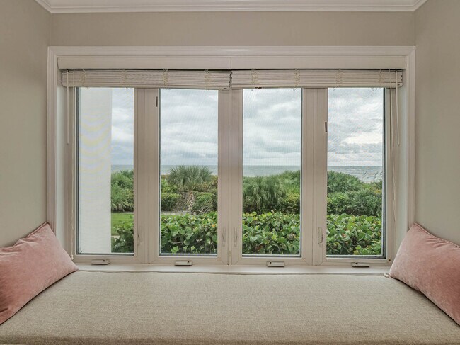 Building Photo - 8444 Oceanside Dr