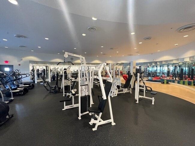 Building Photo - 5600 Collins Ave