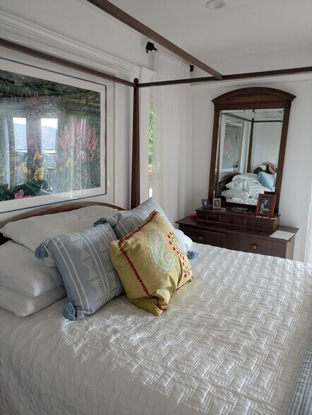 Building Photo - 522 E Maple Ave