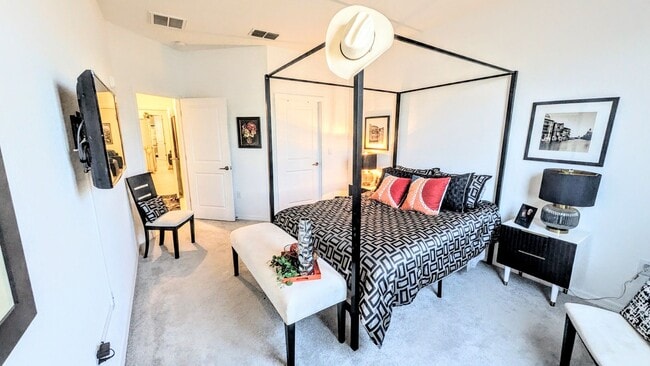 Building Photo - Annual TURNKEY 3 bed 2 bath in the Montserrat