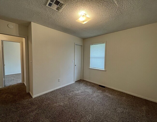 Building Photo - Peaceful 3 bedroom house in Broken Arrow!