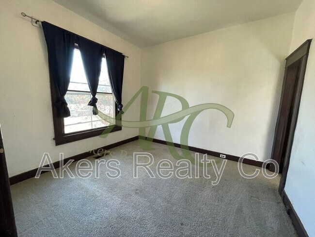 Building Photo - 501 Van Buren St