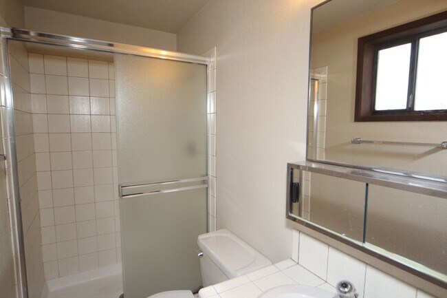 Building Photo - 830 Oriole Way