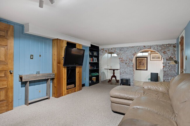 Building Photo - Beautiful townhome with Brandywine River views