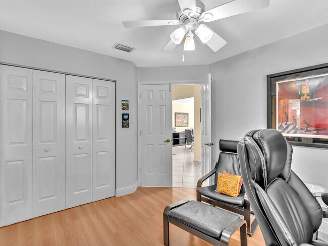 Building Photo - 5680 Coach House Cir