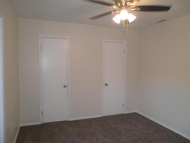 Building Photo - 1417 Oakcrest Ave