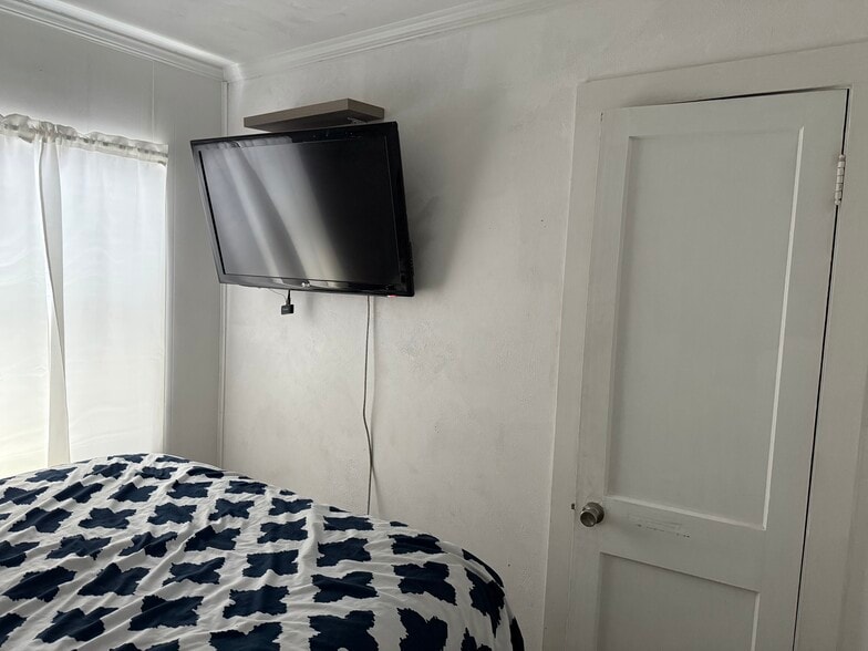 Queen Bedroom 2 with TV - 606 Lantana St