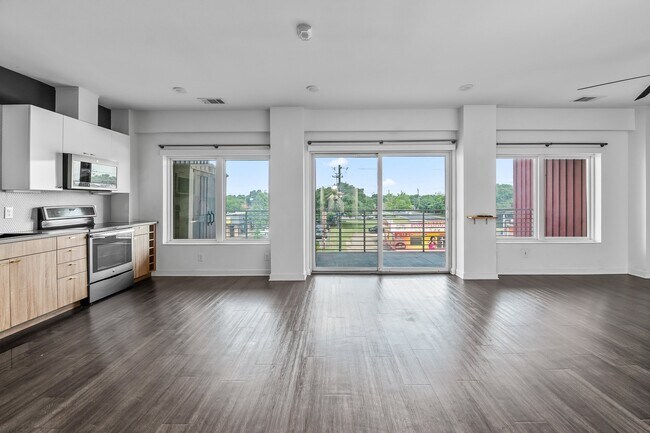 Building Photo - 4361 S Congress Ave